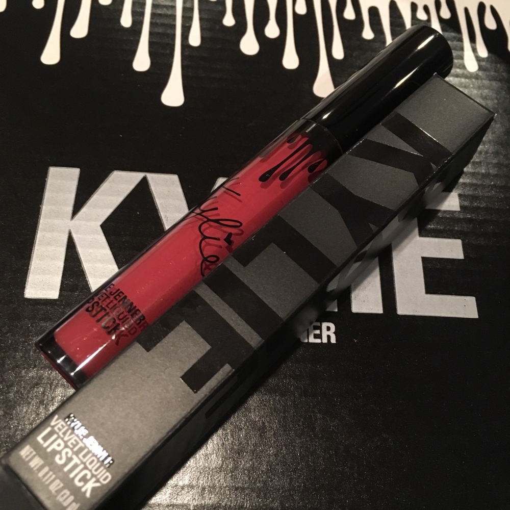 NIB Kylie Velvet in GOALS